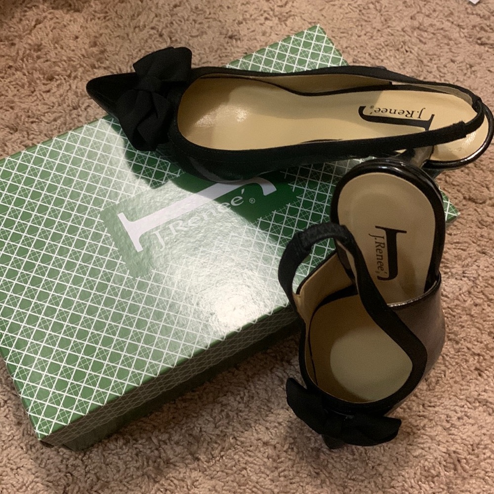 J. Renee’ Black Crinkle Patent, 2” Heel, size 9M